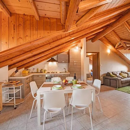 Apartment Mansarda Fra Monte E *