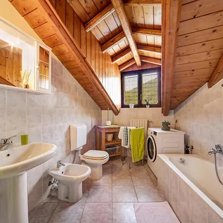 Apartment Mansarda Fra Monte E