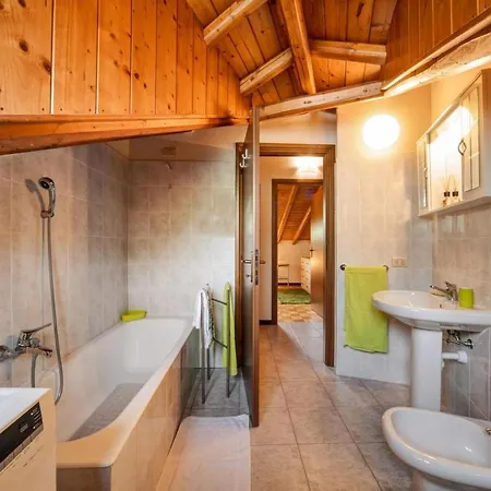 Apartment Mansarda Fra Monte E